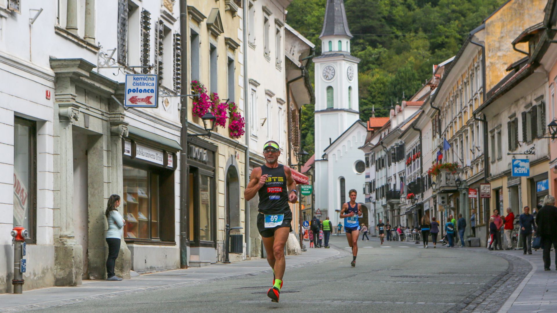 tek po ulicah tržiča