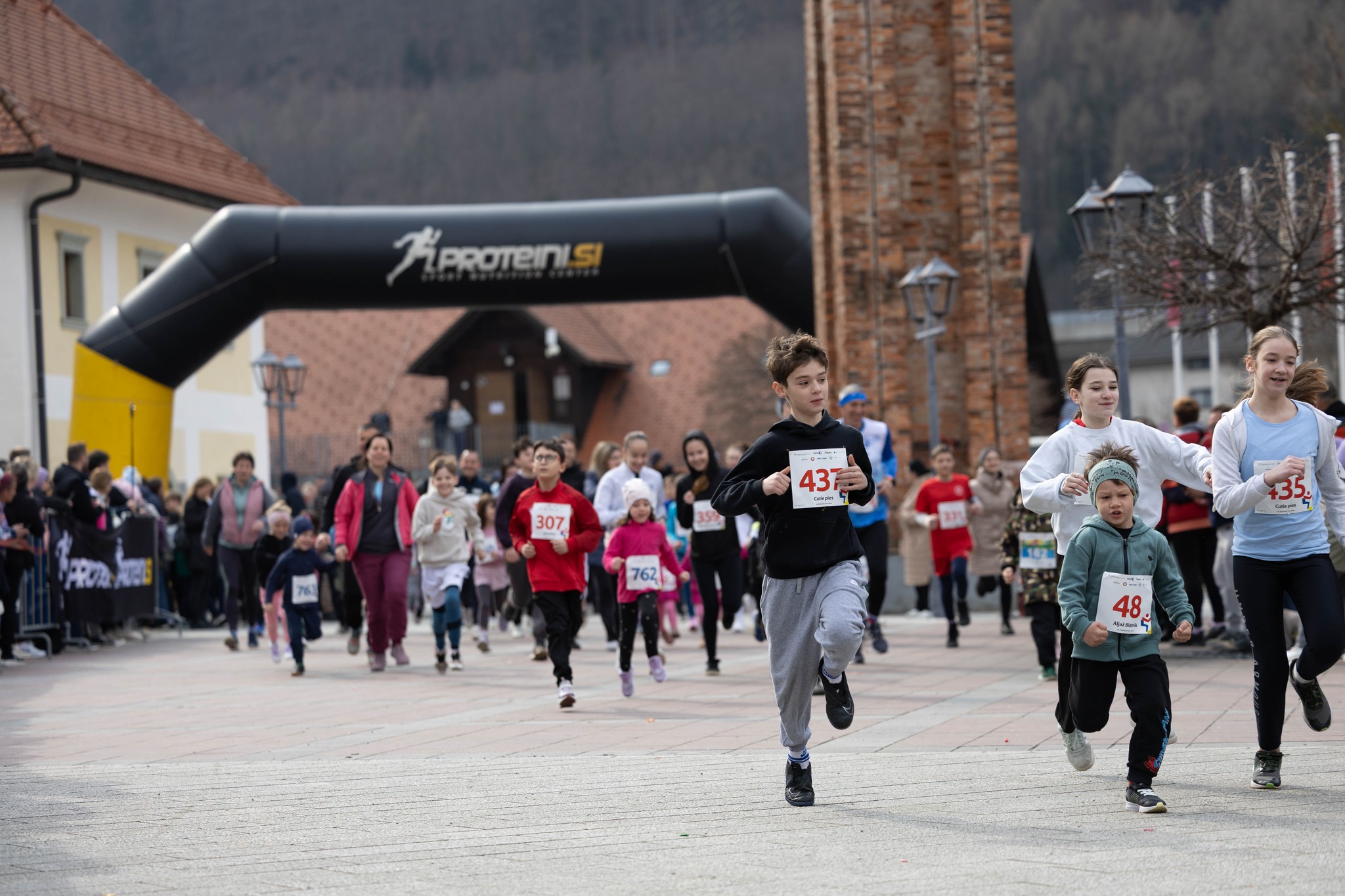 Rekorden začetek pomladi na Jesenicah